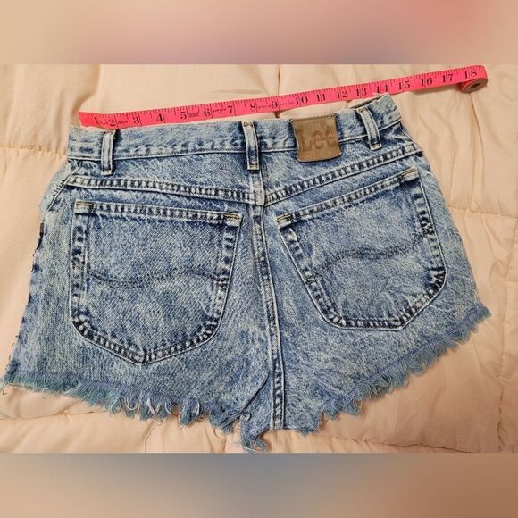 Vintage Acid Wash High Rise Cutoff - Picture 4 of 6